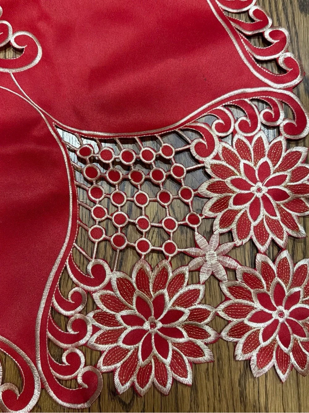 Vintage Festive Red Floral Lace Table Topper - Home Holiday